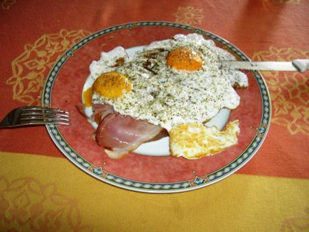 Schinkenbrot mit Spiegeleier