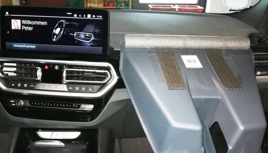 Auflage für Laptop im Auto beim Beifahrersitz